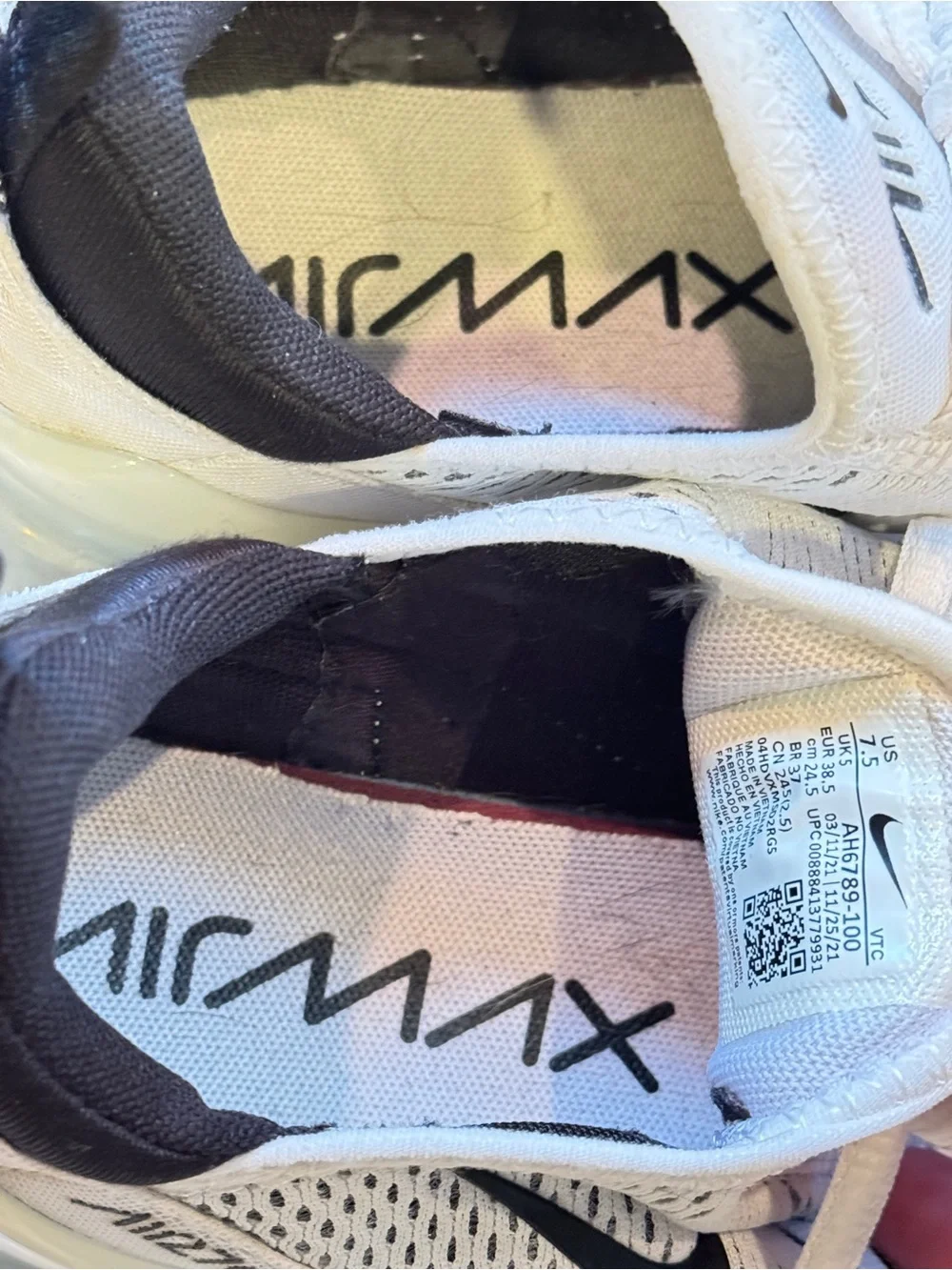 Nike Women’s Air Max 270 Sneakers White Black with Box